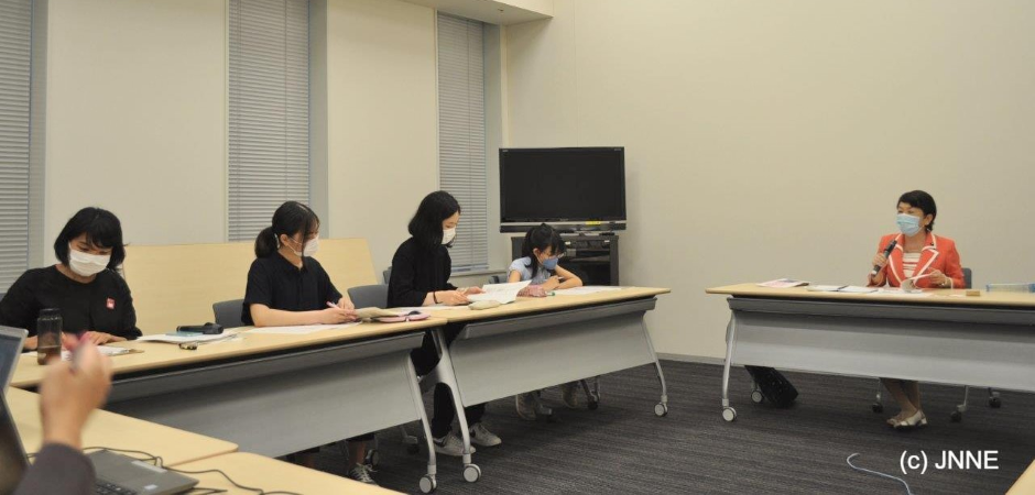 子ども・ユース代表が社民党・福島みずほ議員と面談しました 子ども・ユース代表が社民党・福島みずほ議員と面談しました