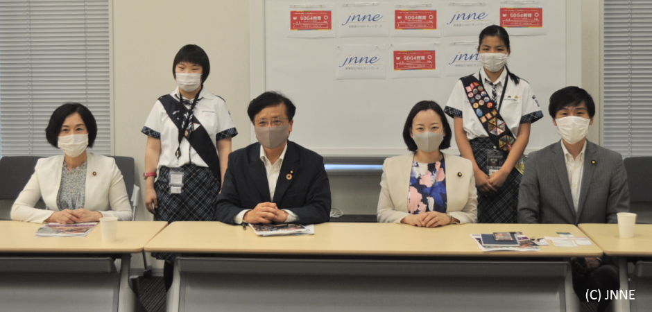 子ども・ユース代表が日本共産党の国会議員の皆さまと面談しました 子ども・ユース代表が日本共産党の国会議員の皆さまと面談しました